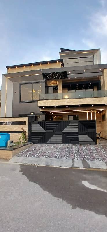 10 Marla ( 35*70 in Block B 1 ) Brand New Double Unit Double Story House Available.