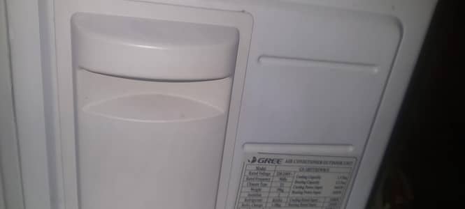 gree ac 1.5 ton brend new total 1 year used