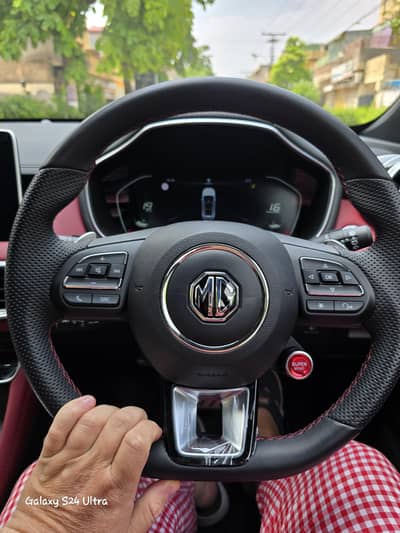 MG HS TROPHY FACE LIFT 2025