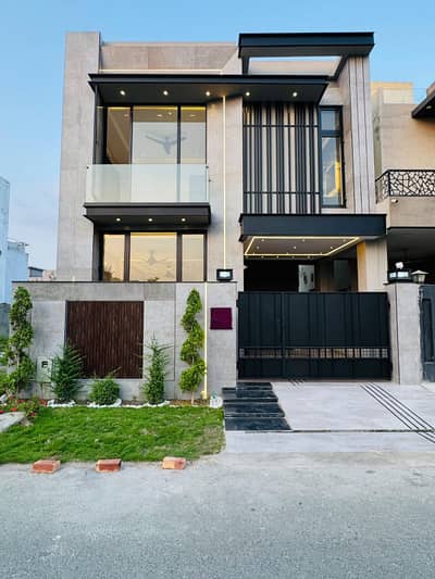 05 MARLA BRAND NEW MODERN HOUSE FOR SALE IN DHA PHASE 5 NEEAR JALAL SONS