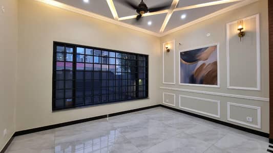 PRIME LOCATION 10 MARLA UPPER PORTION AVAILABLE FOR RENT IN WAPDA TOWN