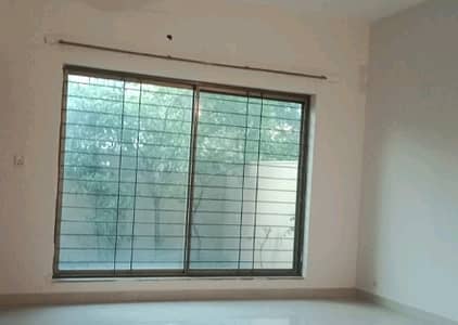 10 Marla 3 Bedroom House For Sale D/D Kitchen Storey Room Servant Quarter Car Parking Inside Lash Green Lawn Very Prime Location Peaceful And Family Friendly Environment