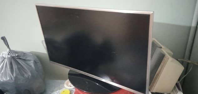 sceptre 24 inch lCD monitor