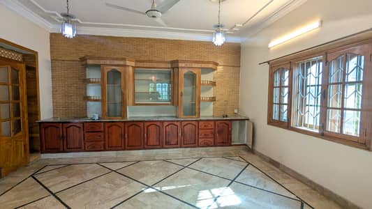 FOR RENT 600 Sqyrd Fully Renovated Upper Portion 3 Beds Available With Separate Gate I_8/4