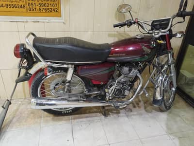 Honda 125 14 model total original hai engine bilkul okay Hain