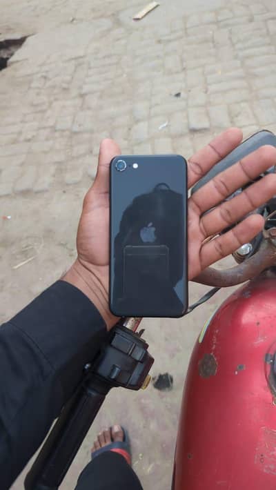 iphone se2020 Non pta 128 10/8 front glass crack