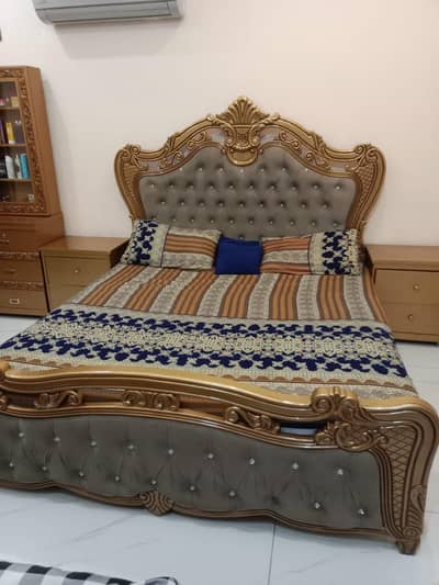 bed . . . 2 side table ek dressing all ok deco paint hai new hi hai i