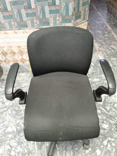 Revolving Office Chair – Offysyn Master Company – Excellent Condition