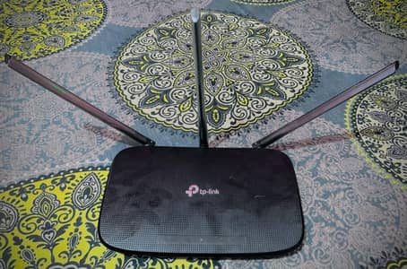 TP-Link TL-WR940N 300 Mbps Wifi Router  -  Original Charger Included