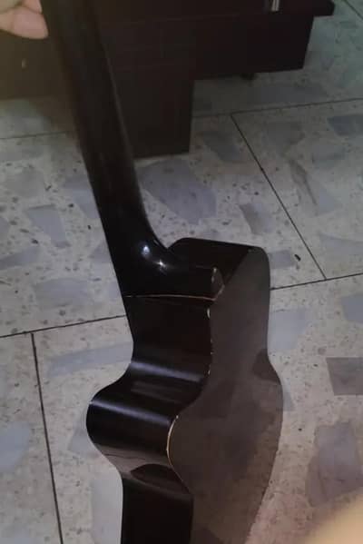 guitar brand Levinland model LW 3180 in good condition