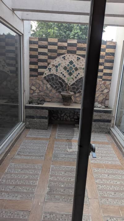 10 MARLA WELL MAINTAINED HOUSES PHASE 5 BLOCK L MAIN 70FEET ROAD