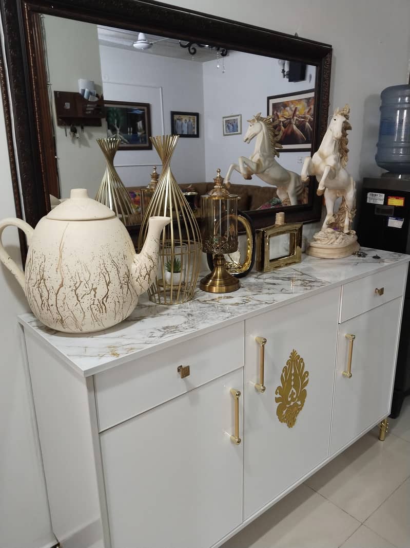 console without  mirror and decoration 0