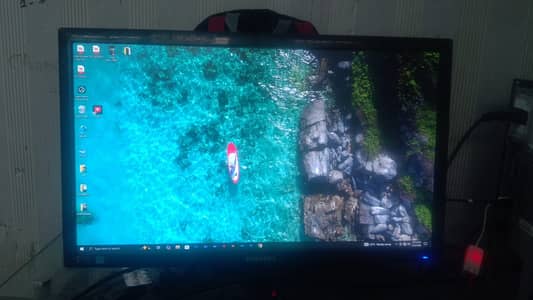 Computer with two monitors keyboard and mouse and USB 64 gb