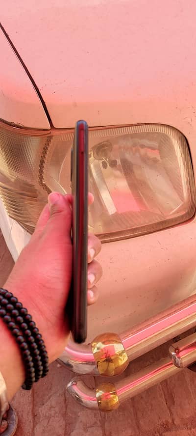 front camera nai hy new dalay ga