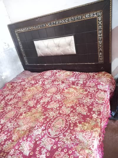 میں اپنا bed  بچنا چاہتی ہو