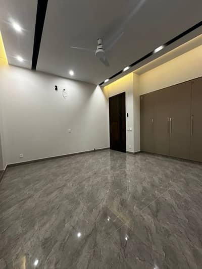 1 Kanal Upper Portion Available For Rent