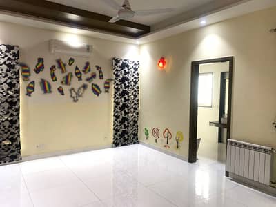 1 Kanal Upper Portion Available For Rent