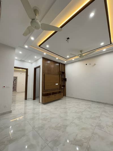 1 Kanal Full House Available For Rent