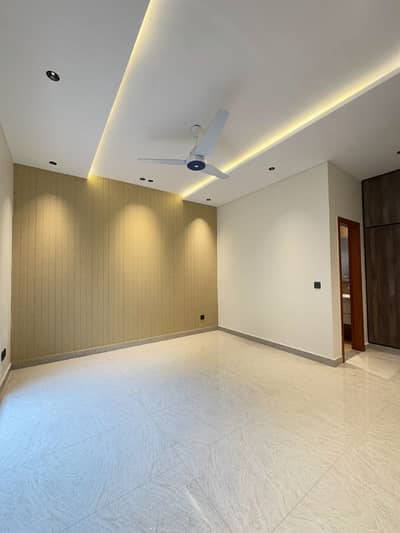 1 Kanal Upper Portion Available For Rent