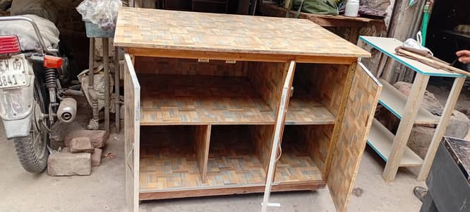 iron table in good condition