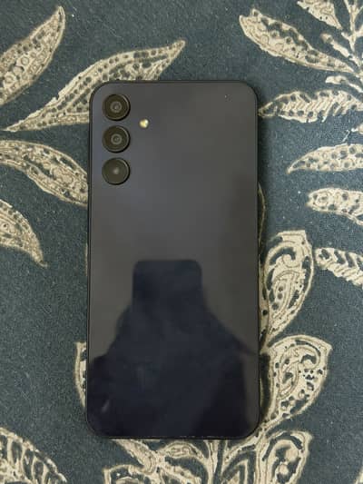 A15 bilkul saf mobile ha 8GB 256GB