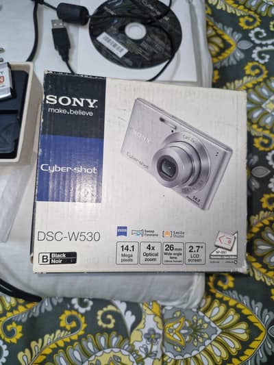 sony cyber shot w. 530 14.1 mega pixel