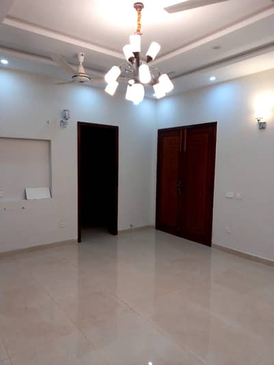 One Kanal Upper Portion Available For Rent In Dha Phase 4