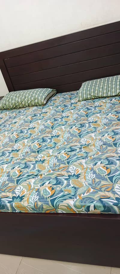 Selling king-size double bed