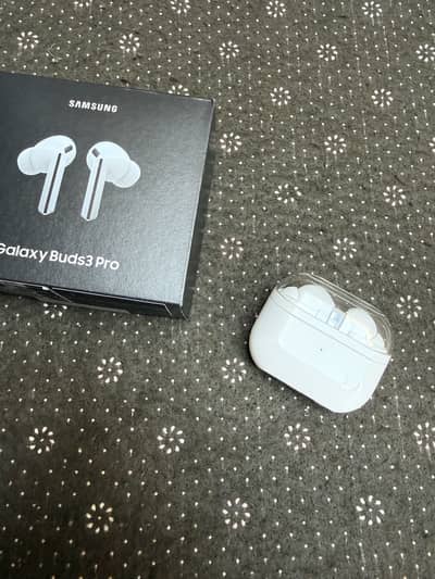 Selling Samsung Galaxy Buds 3 pro