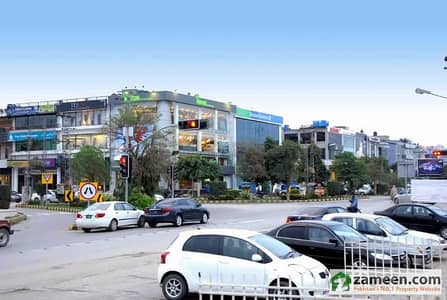 Prime Spot Back of Main Boulevard Commercial Building For Sale