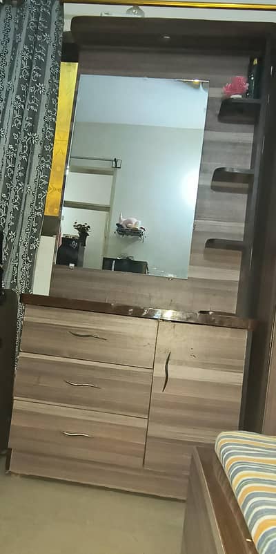 dressing with two side tables