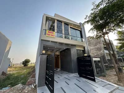 7 MARLA PRIME LOCATION MODERN BUNGALOW AVAILABLE FOR SALE