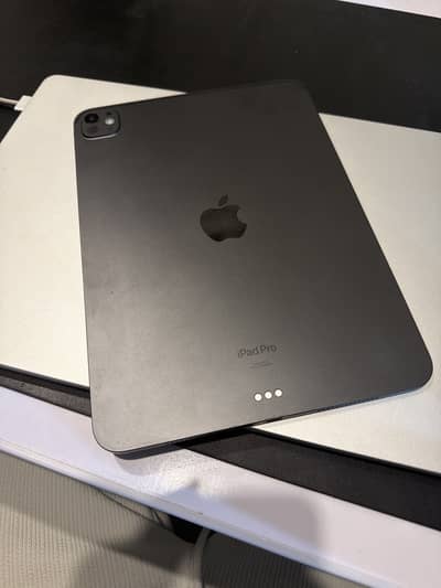 iPad Pro M4 11 Inch With Folio Case