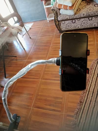 Flexible mobile holder