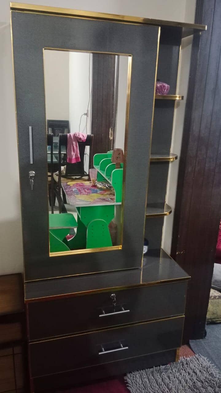 dressing table 0