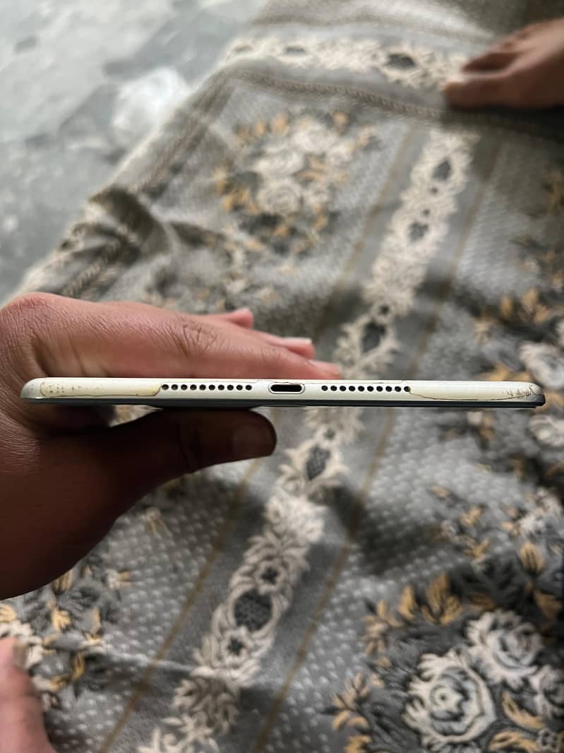 iPad mini 5 with box 1