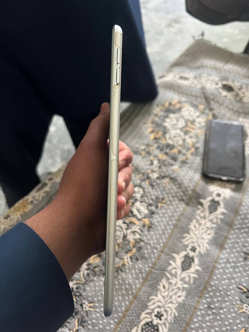 iPad mini 5 with box 3