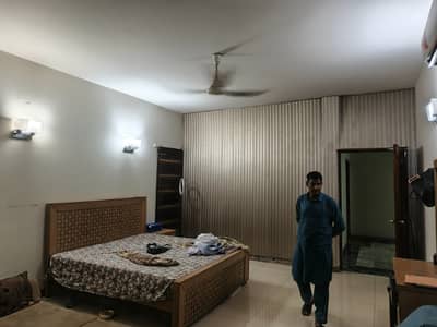 SMALL FAMILY ,6 Marla Second Portion For Rent PAF Offcer Colony New Old Offcer Colony CMA Sadar Cantt Tajpur Canal Road Lahore Lahore