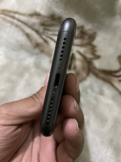 Selling my Iphone 11 jv nonpta 64 battery health 86%