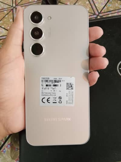 Tecno Spark 40 pro