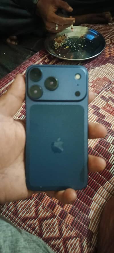 iphone XR covered 17pro mujay iphone 11pro max ka sat change be ho sk