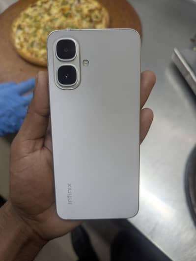 Infinix smart 10 4/64gb