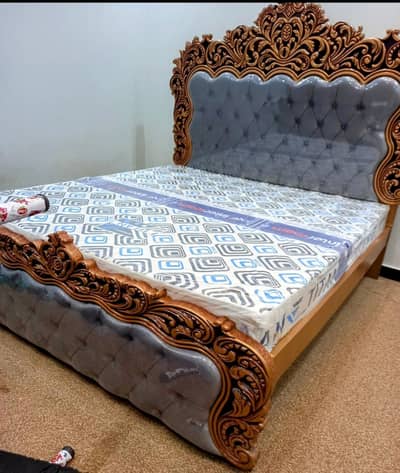 Bed Set New condition ha use nhi hwa king size with side tables