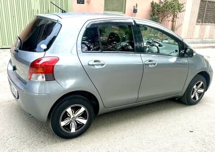 Toyota vitz 1.0 Antique piece with 8 Airbags 80% genuine Paint