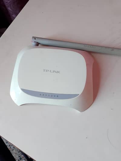 TP-Link router in good condition