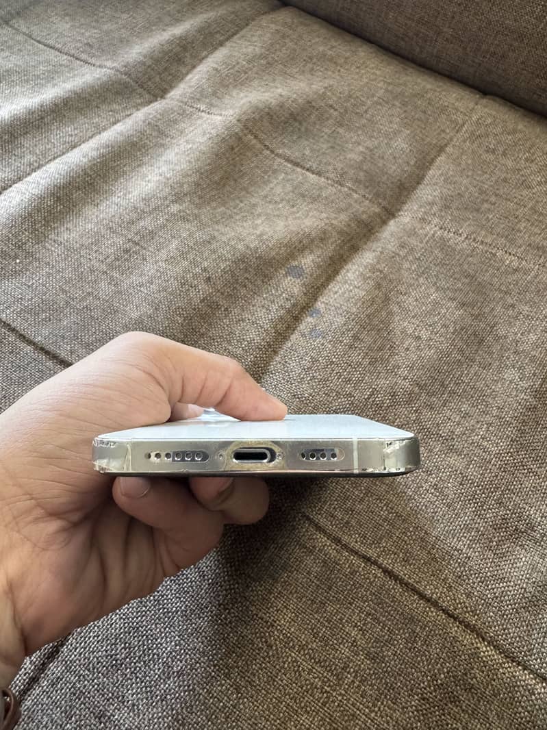 iPhone 13 Pro Max 2