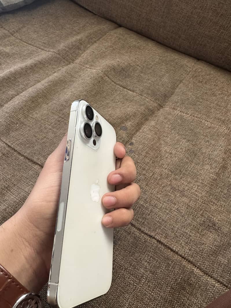 iPhone 13 Pro Max 3