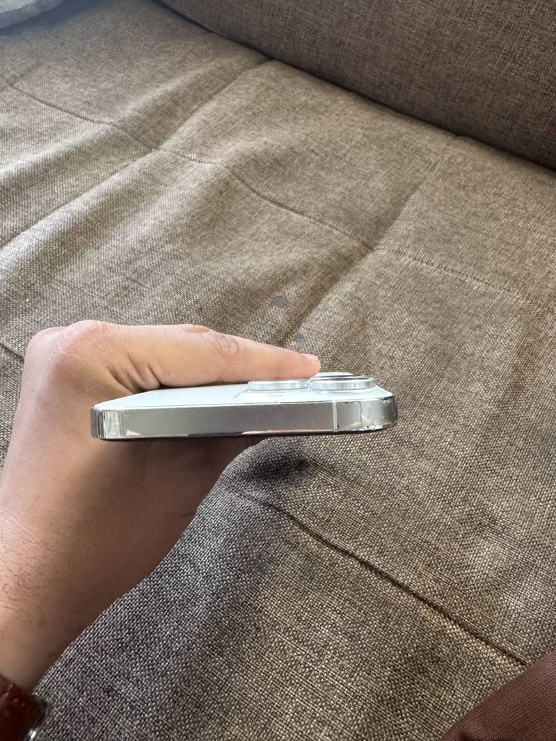 iPhone 13 Pro Max 4