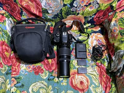 Canon 100d touch screen dslr camera canon 75-300mm lens & accessories.