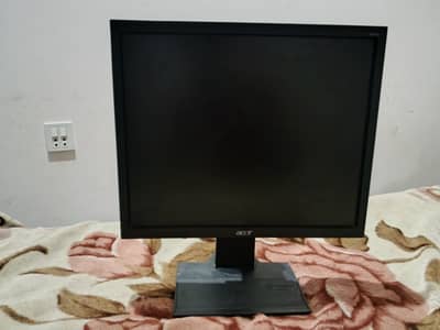 Acer B226WL 22-inch LED Monitor - Height Adjustable & Rotate Function